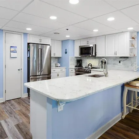 Ocean Front 1 Bedroom Rainbow Condo, Steps To The Beach!-3